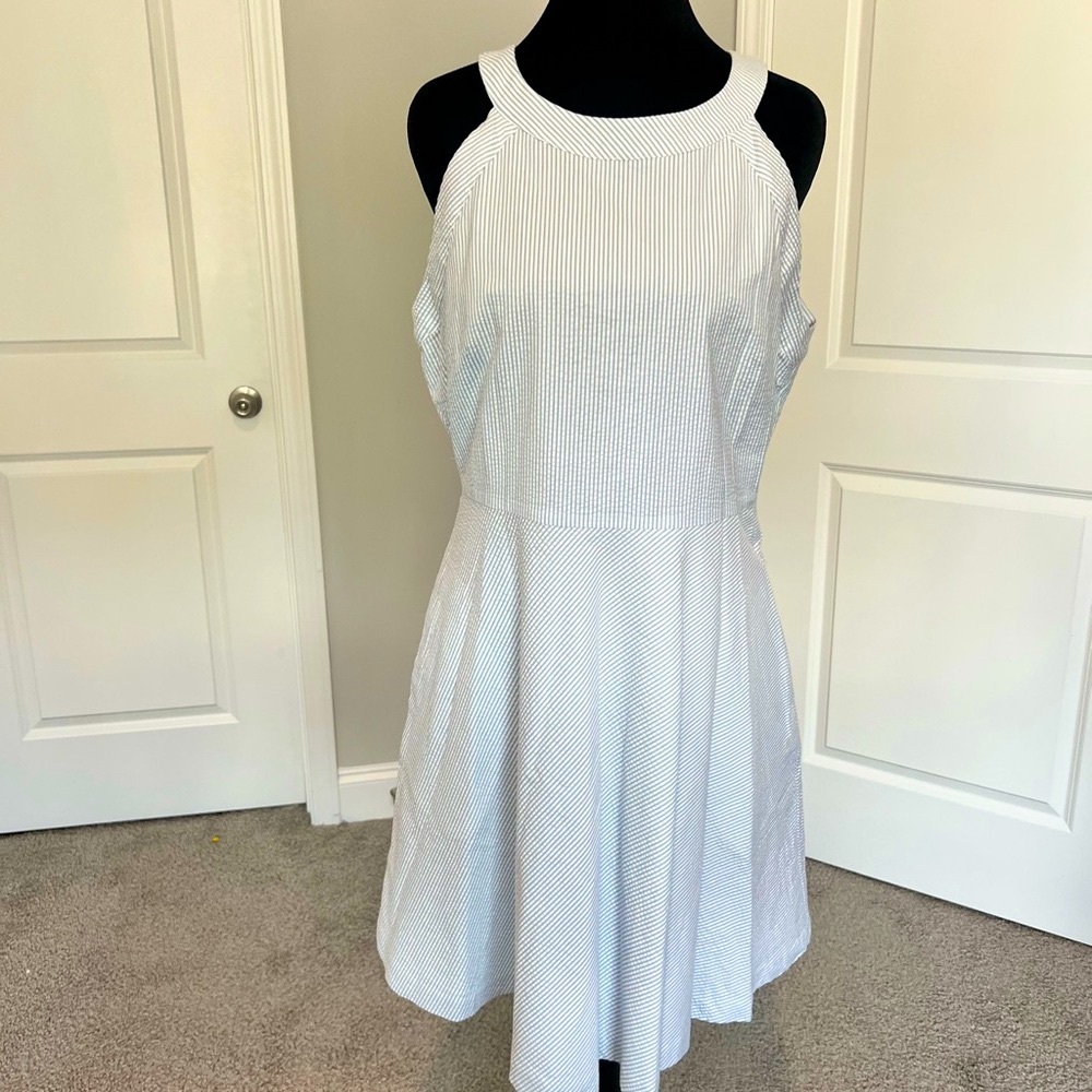 Southern Tide Elegant White Pinstriped seersucker Striped Dress